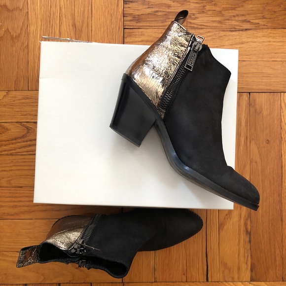 CNC Costume National Black & Gold Ankle Boots - Picture 6 of 8